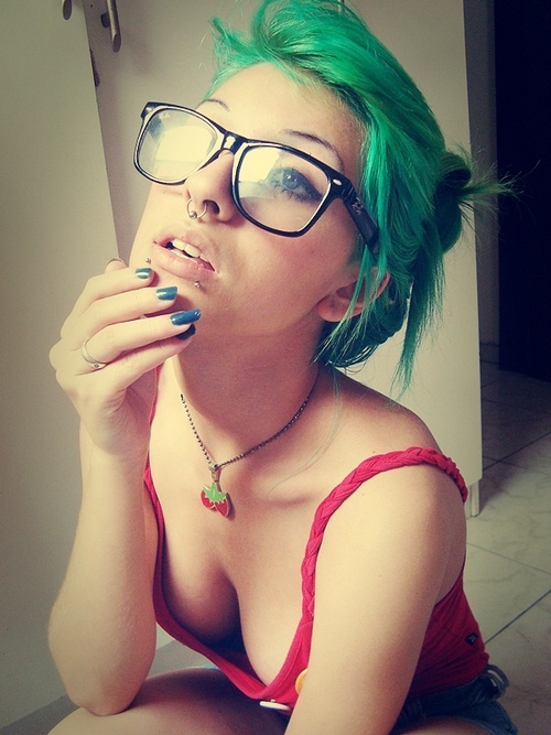 hot looking green hair style